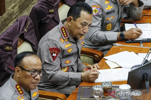 SB News : Fraksi-fraksi DPR Kompak Dukung Polri Tetap di Bawah Presiden