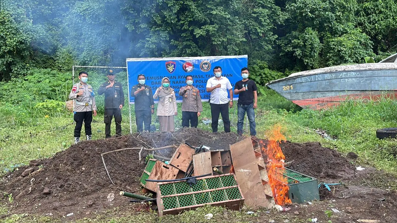 Cegah Flu Burung, Barantin dan Ditpolairud Musnahkan Ratusan Ayam Asal Filipina